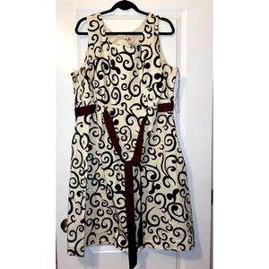 Adorable dress! 🫖